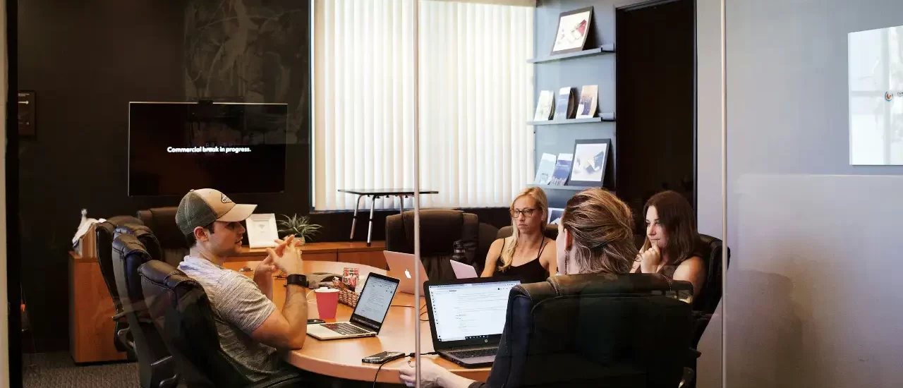 branding agencies use social media